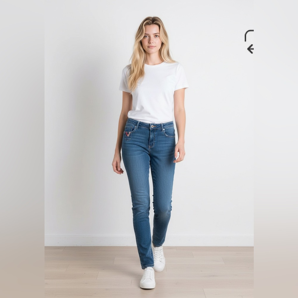 Mecca Femme Juniors Y2K Vintage Jeans
Size: 7/8